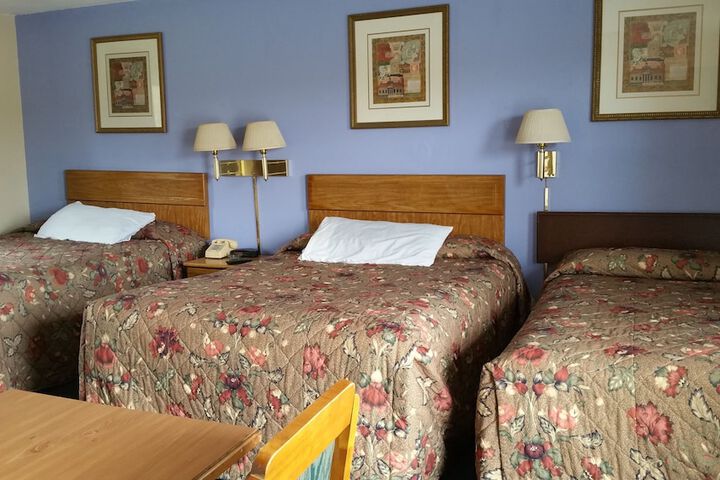 Room 9 of 18