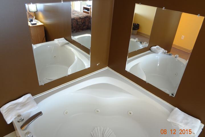 Hot Tub 58 of 63