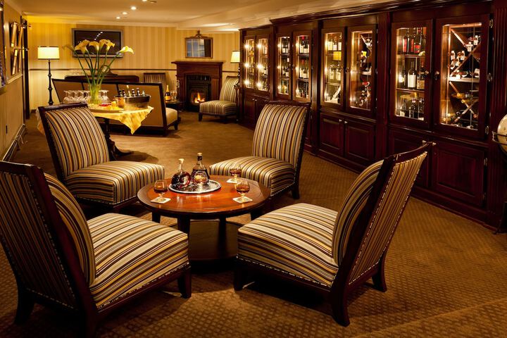Crowne Pointe Historic Inn & Spa - Adults Only