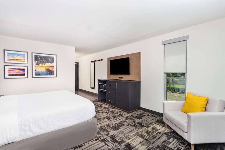 Room 9 of 33