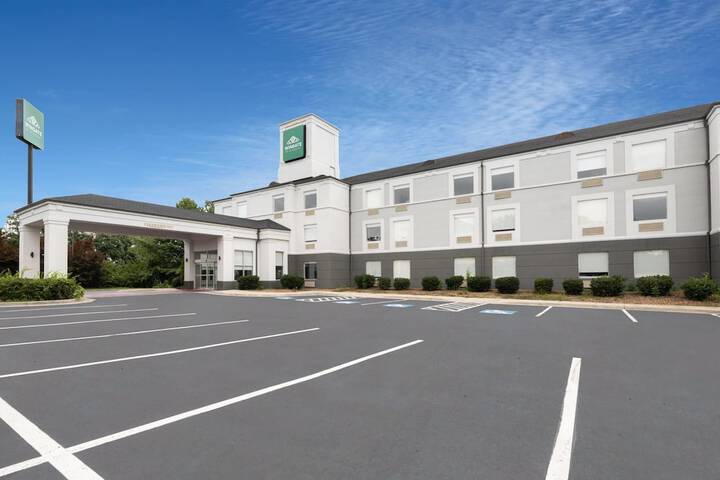 Wingate by Wyndham Dublin Near Claytor Lake State Park