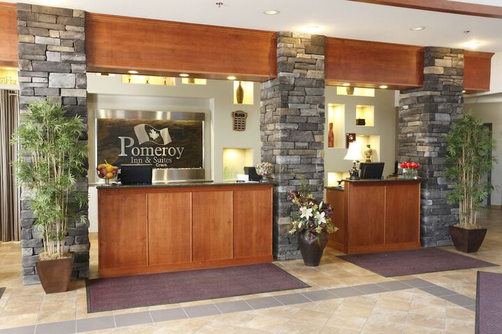 Pomeroy Inn & Suites Hotel Dawson Creek