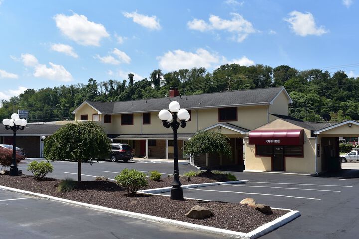 Hotel 2 of 51