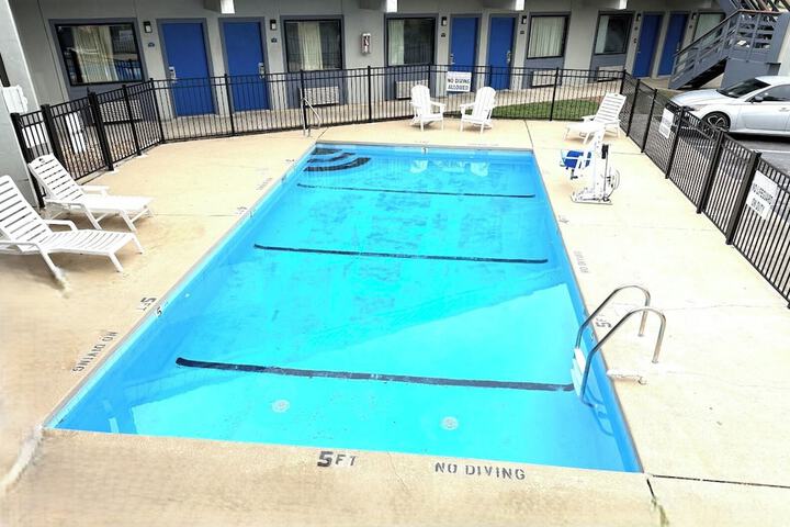 Rodeway Inn & Suites Plymouth Hwy 64