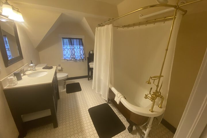 Room 18 of 27