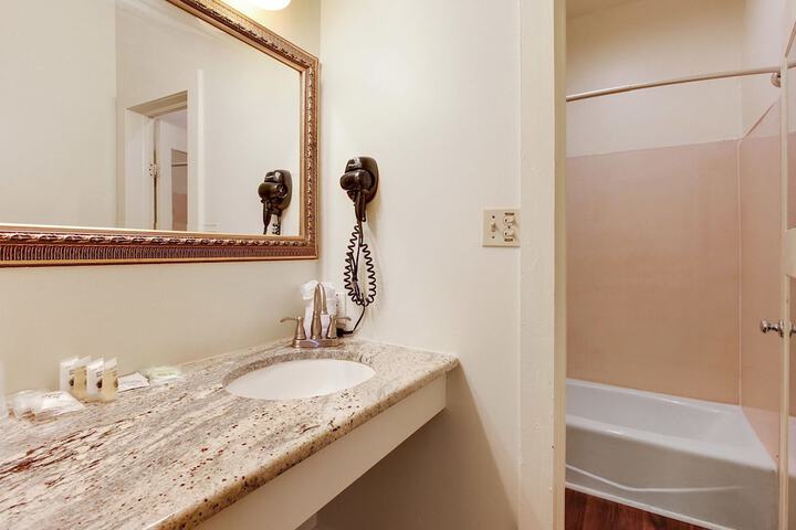 Room 16 of 25