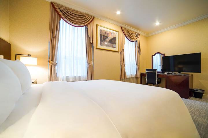 Room 13 of 83