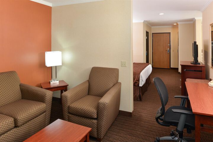 Best Western Plus Landmark Inn