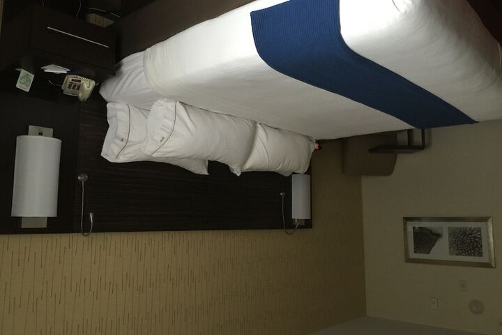 Room 12 of 32