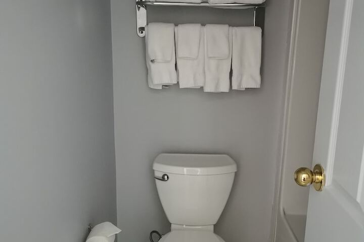 Room 15 of 33