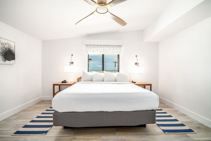 Room 30 of 108