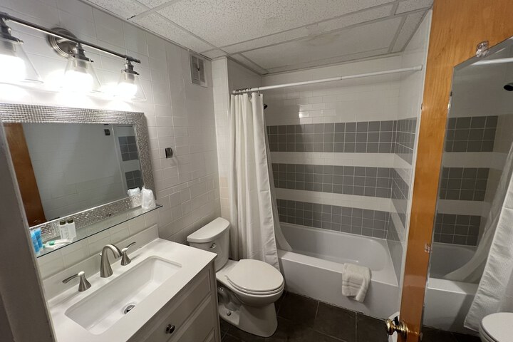 Room 33 of 55
