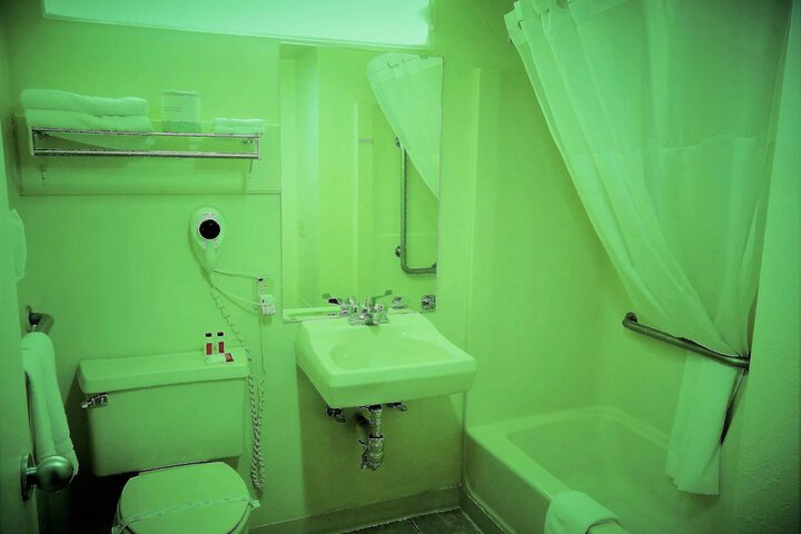 Room 72 of 118