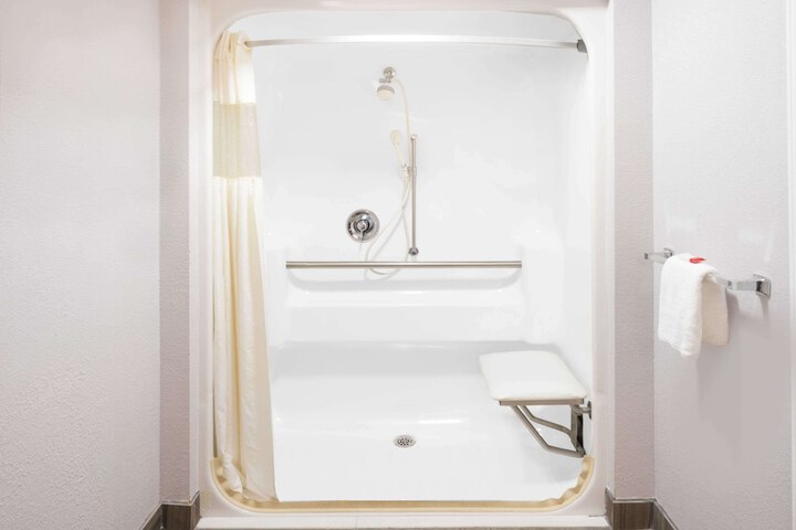 Room 14 of 18