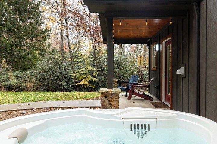 Bears Place by Avantstay Cozy Mountain Cabin in Brevard + Firepit