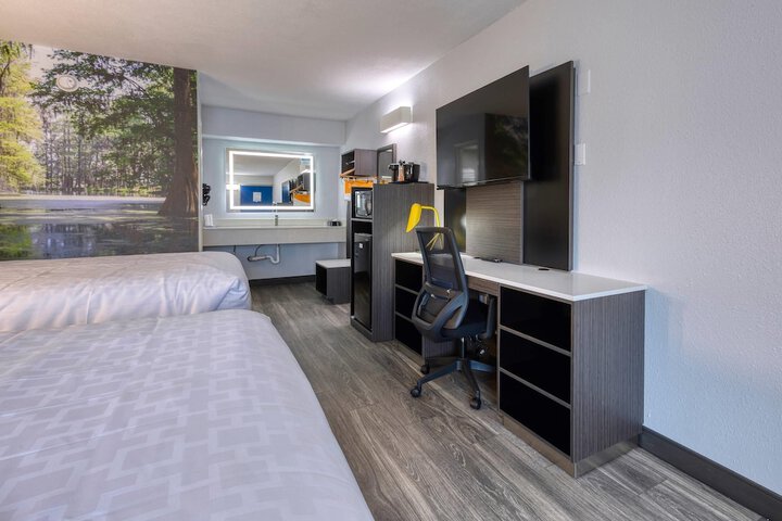 Clarion Pointe Decatur River City