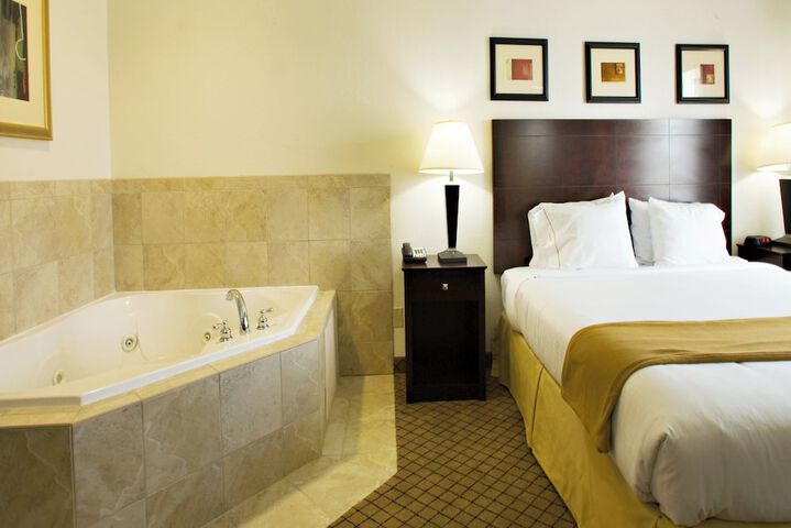 Holiday Inn Express & Suites Childress by IHG