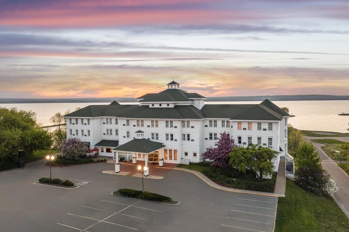 Hotel Chequamegon BW Signature Collection
