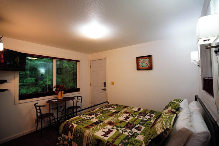 Alexanders Lodge
