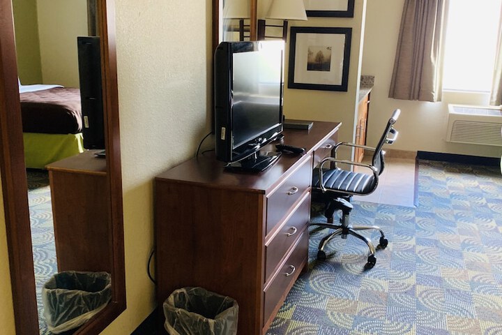 AmericInn by Wyndham Kewanee