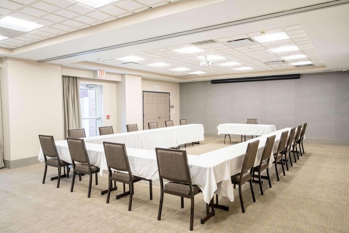 Country Inn & Suites by Radisson State College (Penn State Area), PA