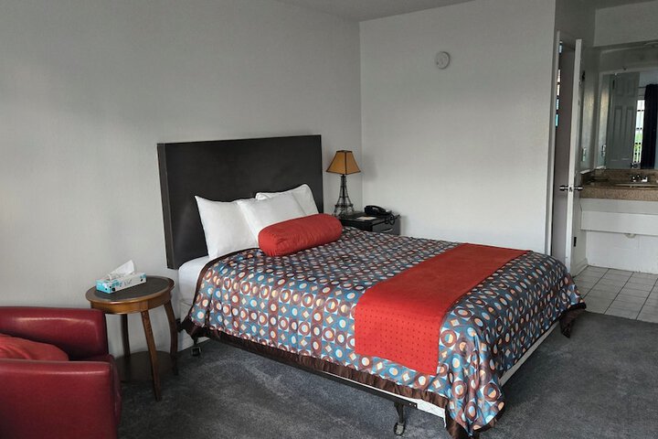 Room 33 of 46