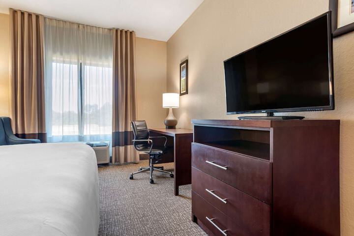 Room 17 of 28