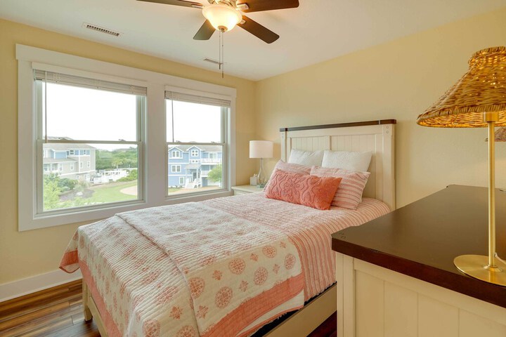 Corolla Vacation Rental w / Pool Walk to Beach!
