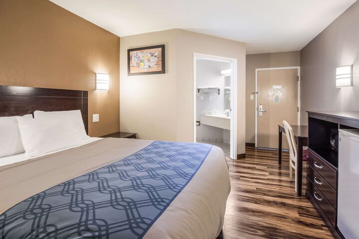Room 15 of 28