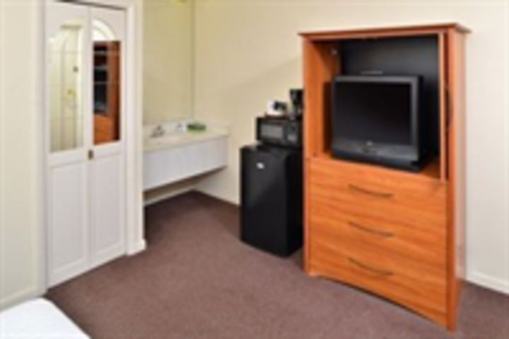 AMERICAS BEST VALUE INN & SUITES