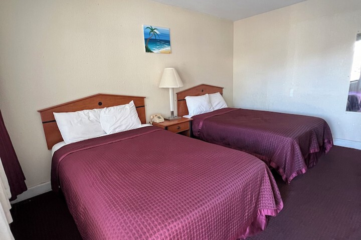 Room 10 of 29