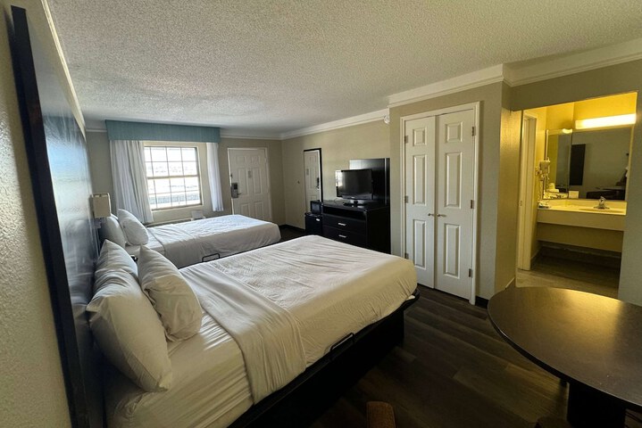 Room 33 of 37