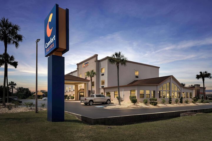 Comfort Suites near Robins Air Force Base