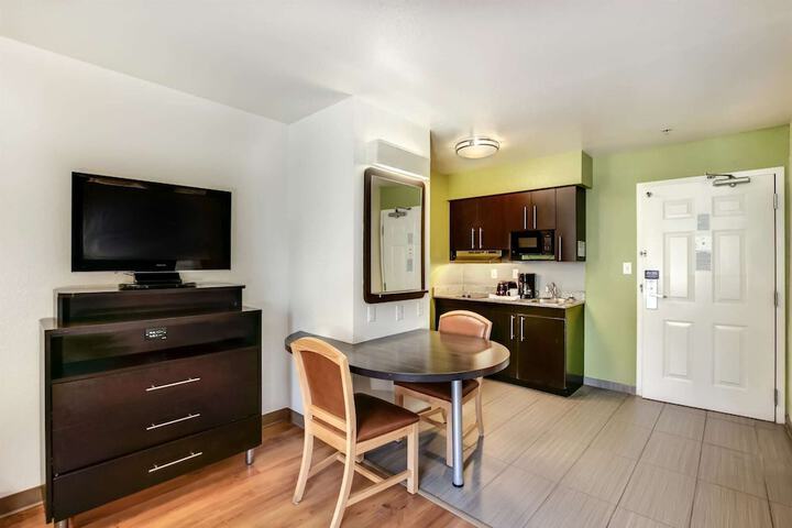 Studio 6 East Brunswick NJ - NYC Area