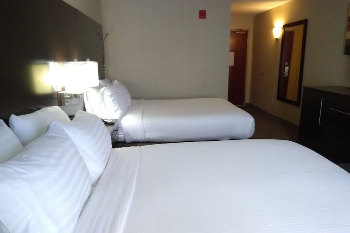 Room 32 of 99