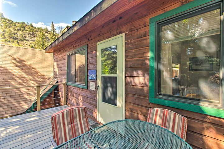 Chicago Creek B & B: 1 Mi to Mt. Blue Sky!