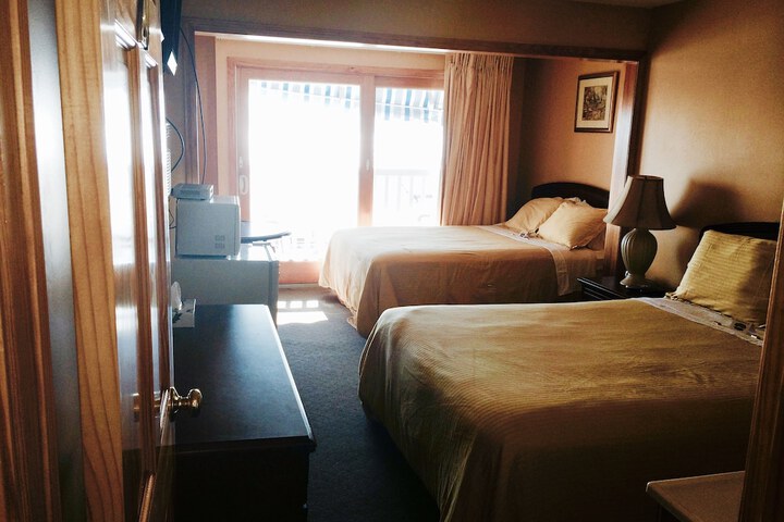 Room 9 of 32