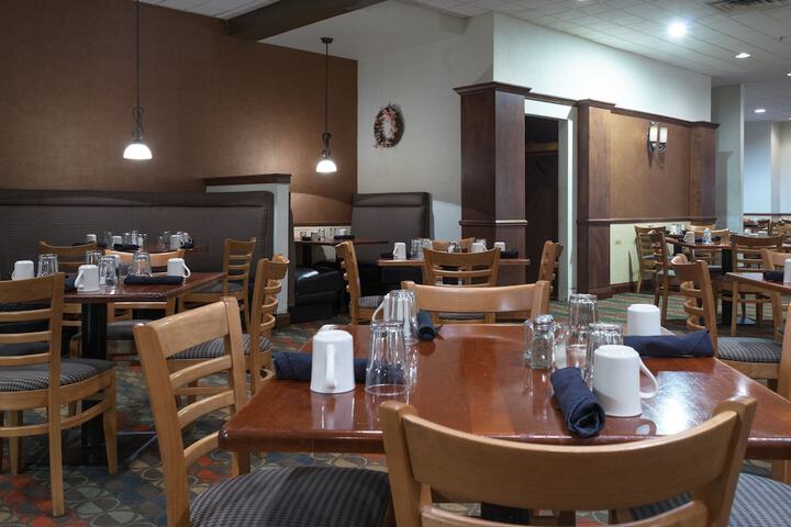 Dining 45 of 56