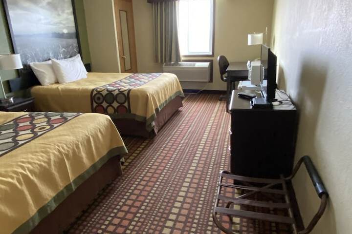 Room 10 of 12