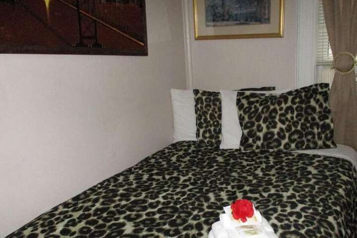 Room 27 of 38