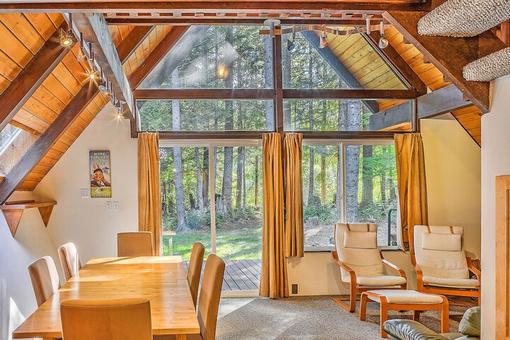 Four Stone Lodge Near Mt. Rainier