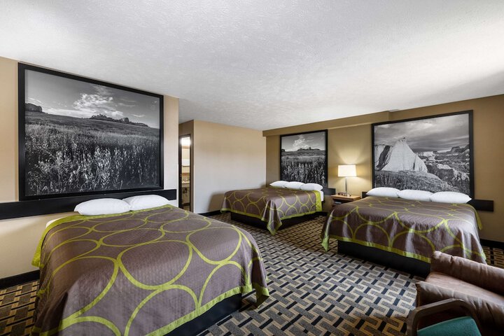 Room 32 of 60