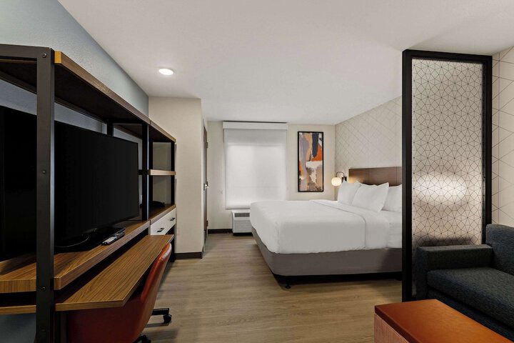 Room 27 of 35
