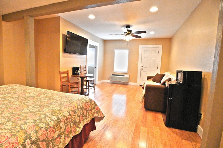 Peach Tree Inn & Suites