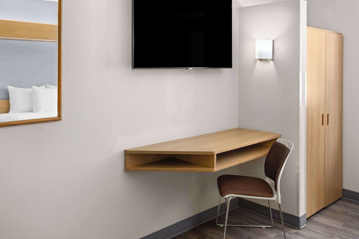 Room 11 of 36