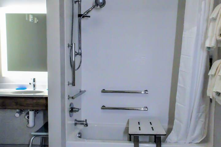 Room 14 of 37