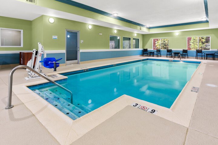 Holiday Inn Express & Suites Klamath Falls Central by IHG