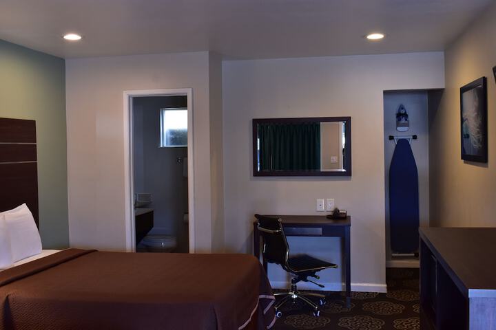 Room 9 of 17