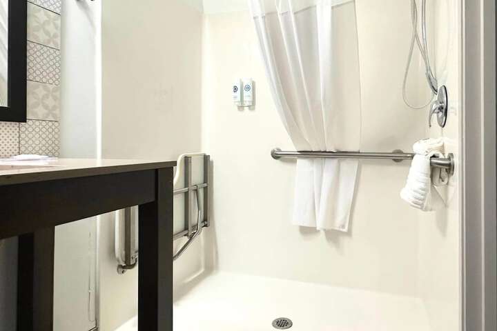 Comfort Inn & Suites Cartersville - Emerson Lake Point