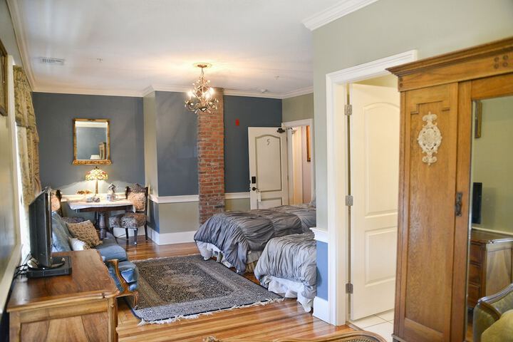 Room 8 of 73